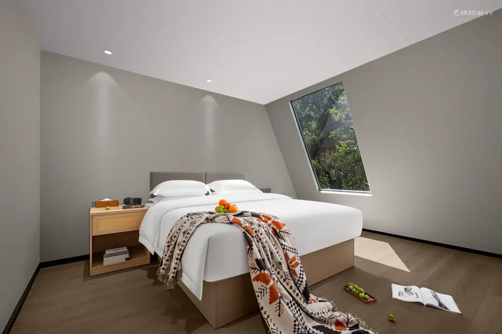 Ganzi · Light and Forest PeeKaboo Cliff Private Hot Spring Hotel